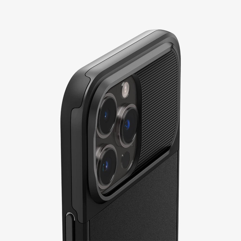 ACS04993 - iPhone 14 Pro Case Optik Armor (MagFit) in black showing the back zoomed in on camera lens