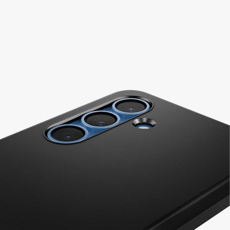 ACS08993 - Galaxy S25 Case Thin Fit (MagFit) in Black showing the partial back, camera lens zoomed in